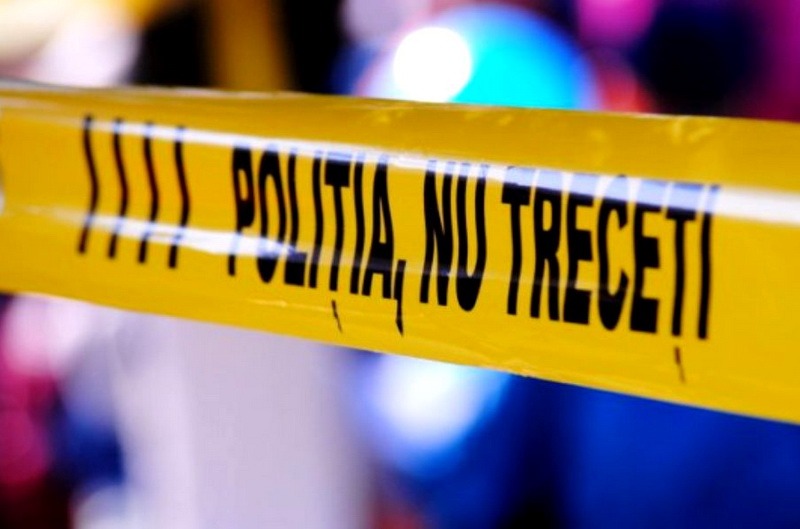 Caz șocant: Un adolescent de 16 ani, acuzat că și-a omorât tatăl și l-a îngropat în curtea casei Caz șocant: Un adolescent de 16 ani, acuzat că și-a omorât tatăl și l-a îngropat în curtea casei