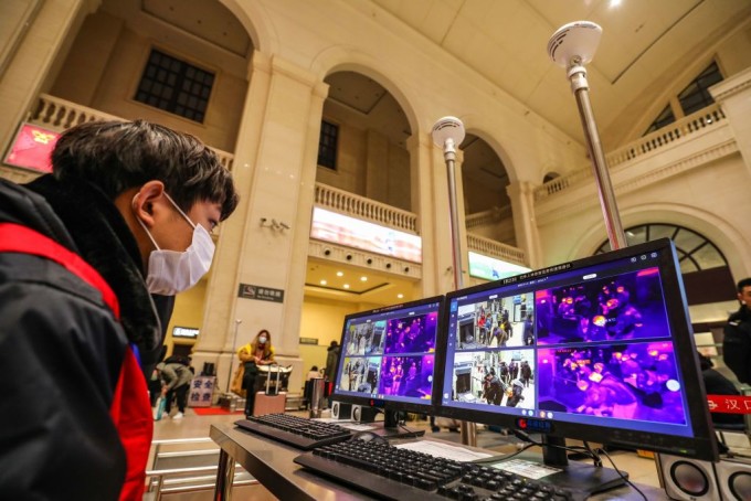 O femeie din China dezvăluie cum a păcălit scannerele și a plecat din Wuhan în Franța O femeie din China dezvăluie cum a păcălit scannerele și a plecat din Wuhan în Franța