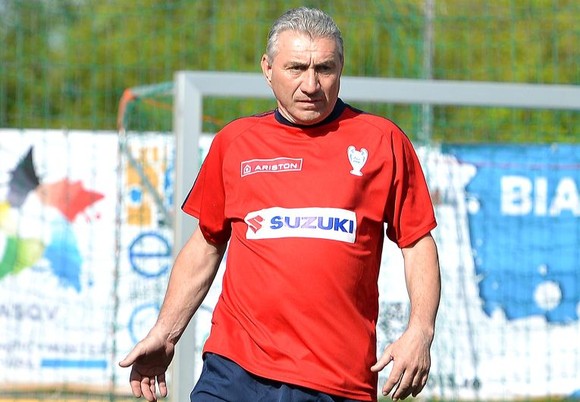 Omagiu pentru Ilie Bărbulescu. FC Olt Scorniceşti depune coroană la catafalcul fostului mare fotbalist Omagiu pentru Ilie Bărbulescu. FC Olt Scorniceşti depune coroană la catafalcul fostului mare fotbalist