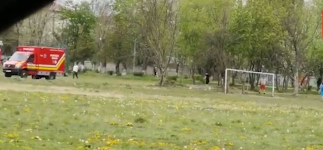 Pompierii de la ISU Bacău, filmati la fotbal în ziua de Paşte. Cum a explicat instituţia imaginile „miuţei”
