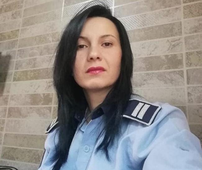 Mobilizare la IPJ Olt pentru Andreea, slătineanca agent de poliţie, care are nevoie de sânge. Mamă a doi copii, aceasta a fost diagnosticată cu leucemie Mobilizare la IPJ Olt pentru Andreea, slătineanca agent de poliţie, care are nevoie de sânge. Mamă a doi copii, aceasta a fost diagnosticată cu leucemie