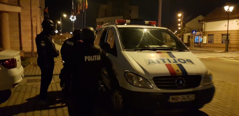 Scandal într-o familie de romi din Piatra-Olt. Doi bărbaţi au fost răniţi Scandal într-o familie de romi din Piatra-Olt. Doi bărbaţi au fost răniţi