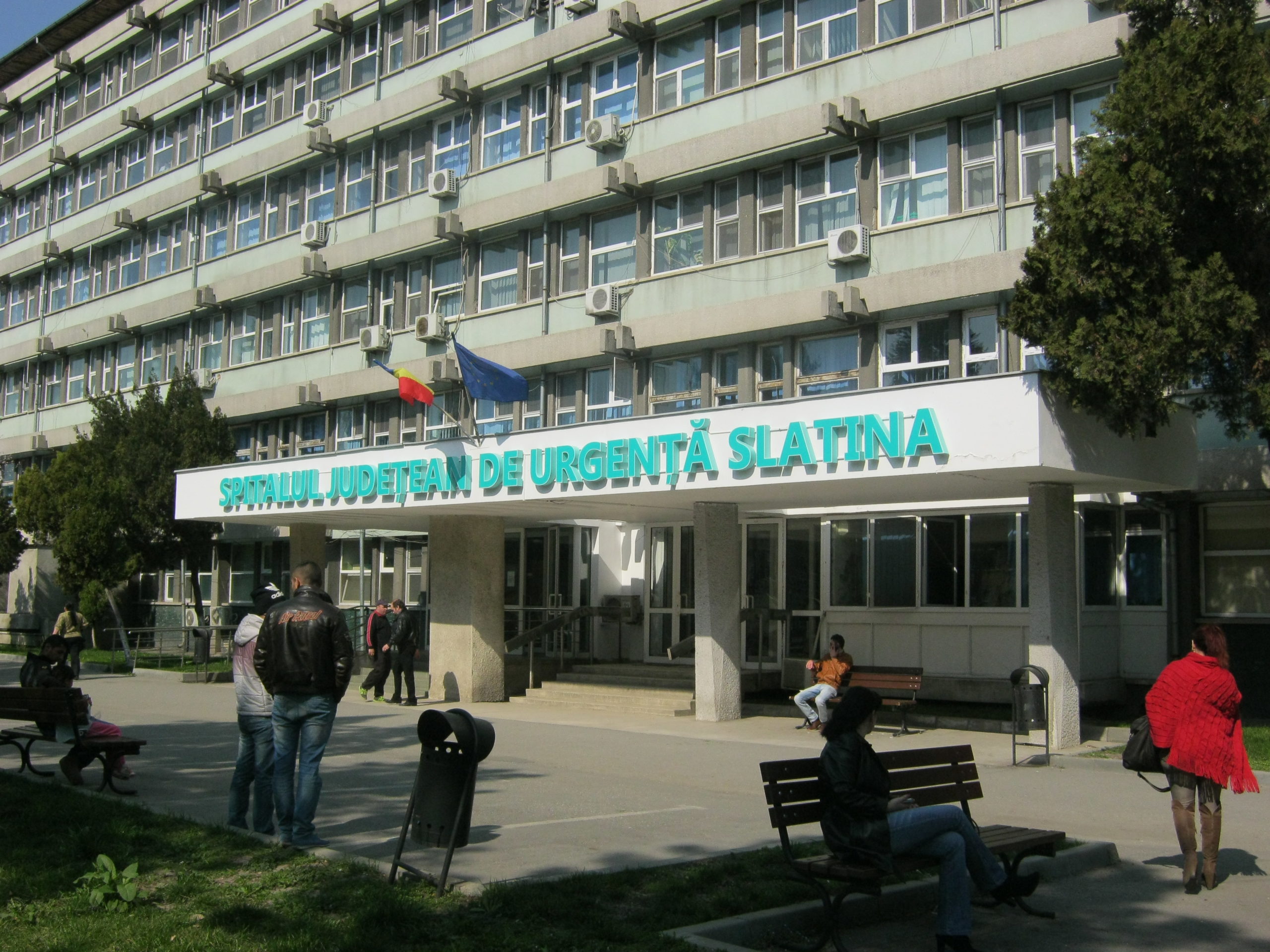 Sinucidere. Un bolnav de pe secţia de Cardiologie a SJU Slatina s-a aruncat de la etajul V Sinucidere. Un bolnav de pe secţia de Cardiologie a SJU Slatina s-a aruncat de la etajul V