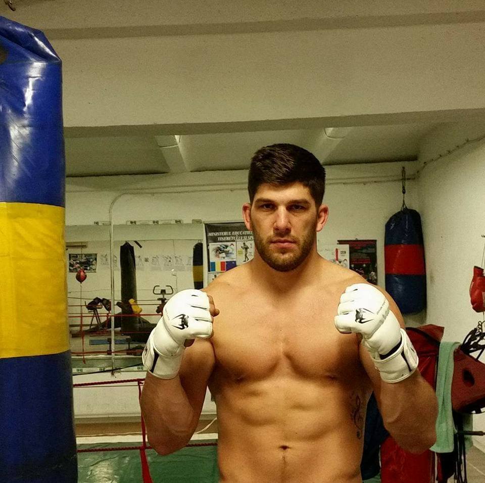 Fostul sportiv de performanţă, Mihai Dorobanţu, l-a agresat în plină zi pe cunoscutul „Nelu Vişan” Fostul sportiv de performanţă, Mihai Dorobanţu, l-a agresat în plină zi pe cunoscutul „Nelu Vişan”