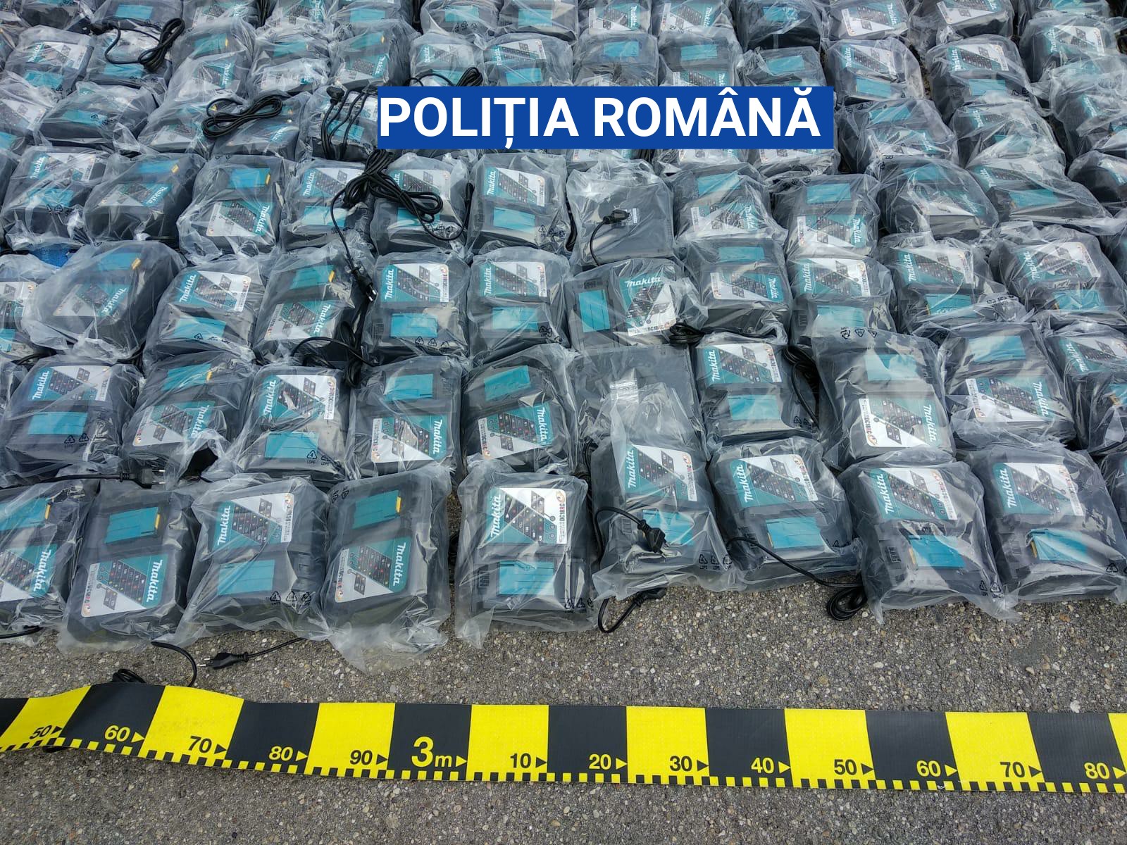 Un constănţean a fost prins, în Slatina, cu staţii de încărcat în valoare de peste 200.000 de lei. Marfa a fost confiscată Un constănţean a fost prins, în Slatina, cu staţii de încărcat în valoare de peste 200.000 de lei. Marfa a fost confiscată