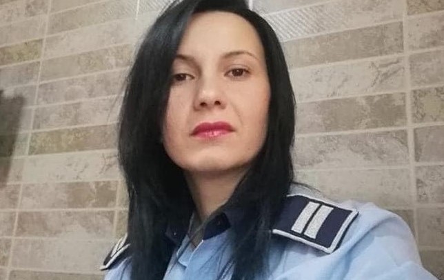 Apel disperat. Slătineanca Andreea Sandu, agent de poliţie la IPJ Teleorman, are nevoie de ajutor pentru a învinge leucemia Apel disperat. Slătineanca Andreea Sandu, agent de poliţie la IPJ Teleorman, are nevoie de ajutor pentru a învinge leucemia