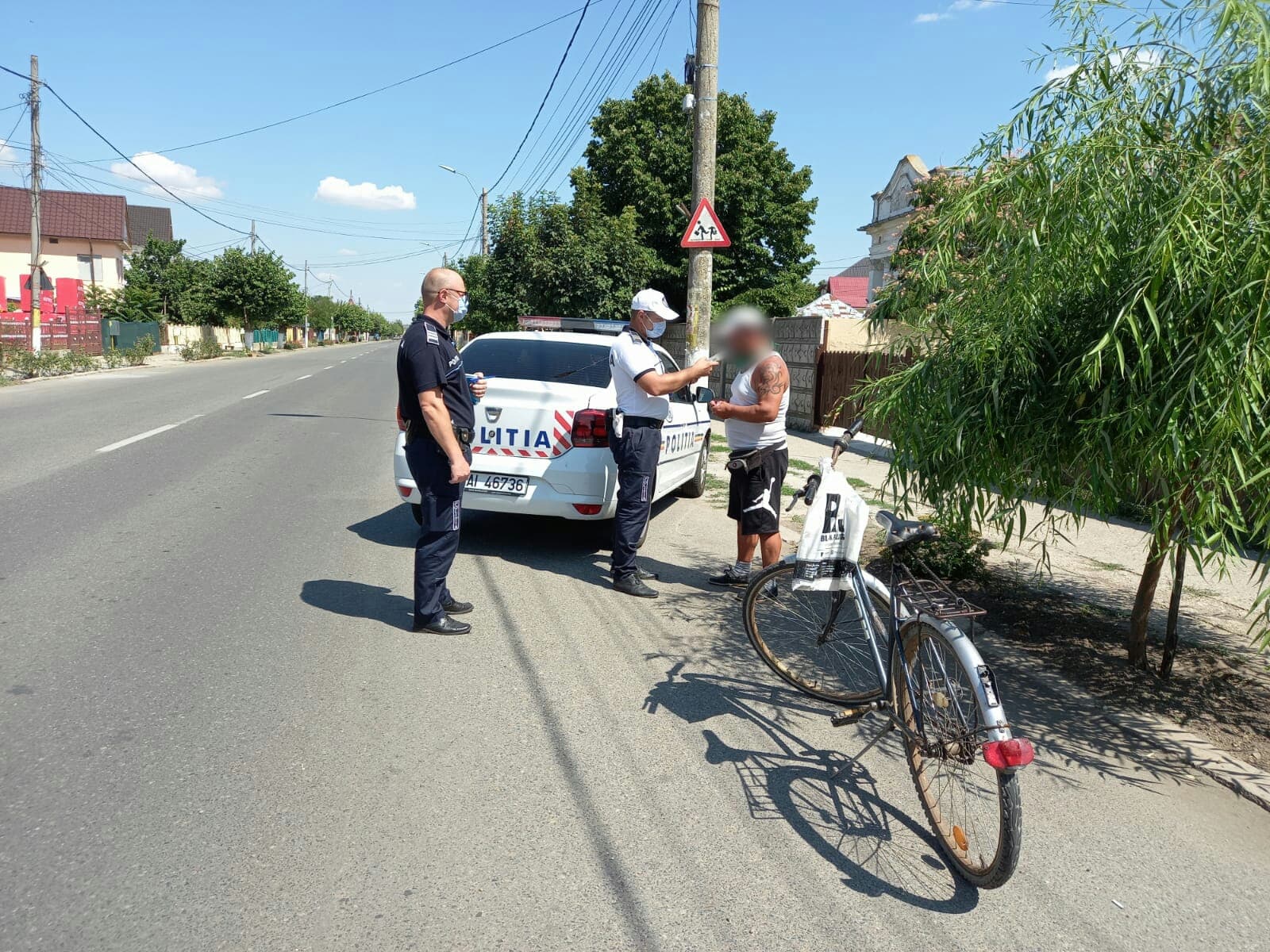 Accidente grave din cauza bicicliştilor. Doar în 4 ore, poliţiştii au depistat 42 de biciclişti sub influenţa alcoolului Accidente grave din cauza bicicliştilor. Doar în 4 ore, poliţiştii au depistat 42 de biciclişti sub influenţa alcoolului