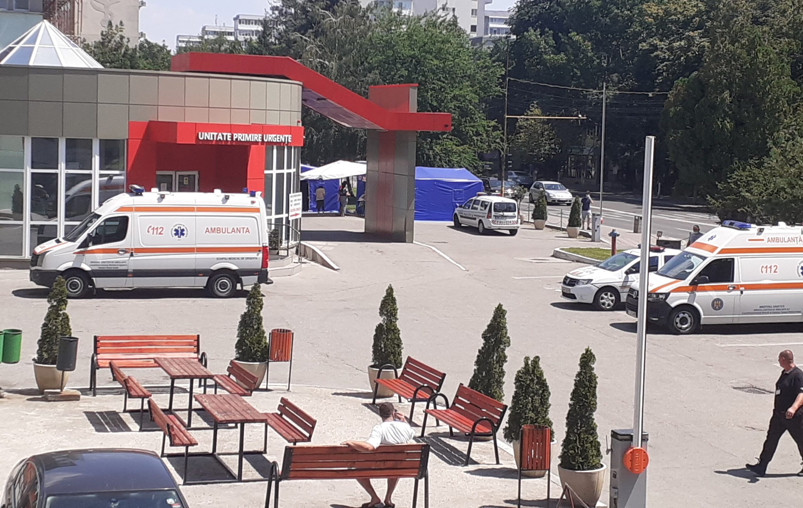 Alte persoane, din Olt, aflate în prima linie de luptă cu COVID-19, testate pozitiv. Un biolog, o infirmieră şi un poliţist