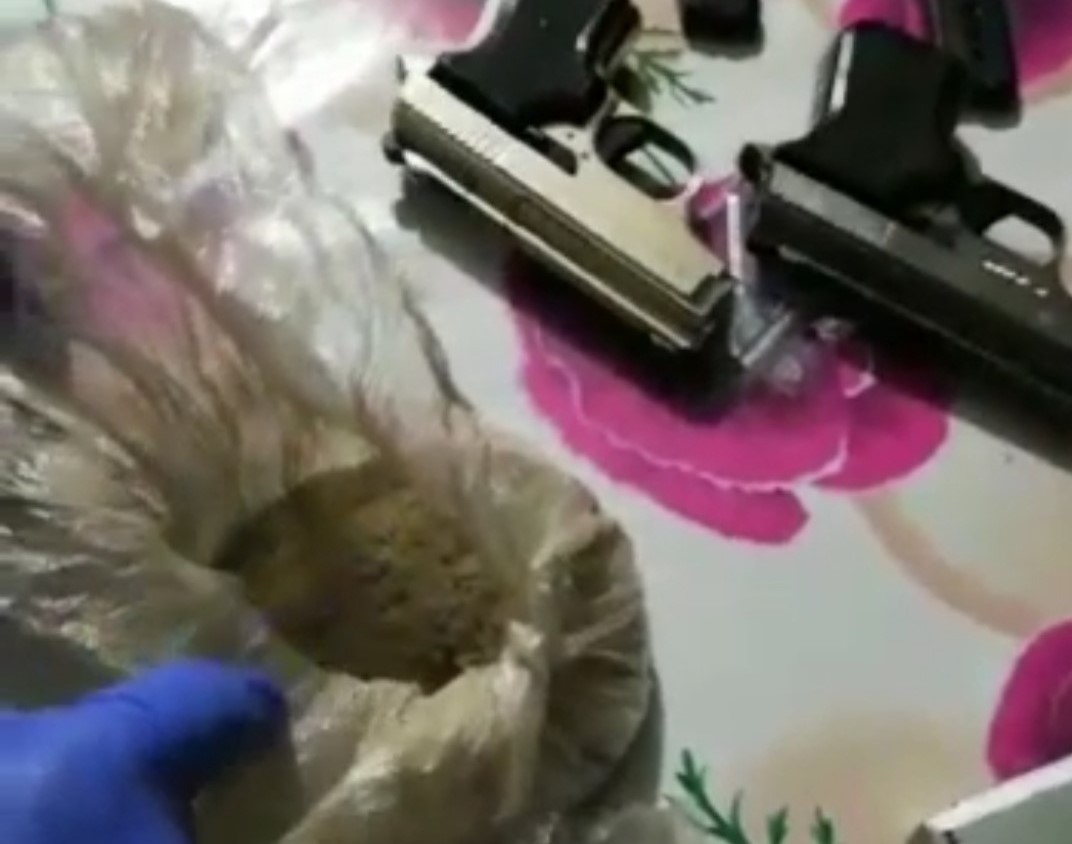 VIDEO. Cocaină vândută în Olt şi Dolj cu preţul de 100 euro/gram. Suspectul, prins în flagrant la Filiaşi, vindea drogul încă din 2018 VIDEO. Cocaină vândută în Olt şi Dolj cu preţul de 100 euro/gram. Suspectul, prins în flagrant la Filiaşi, vindea drogul încă din 2018