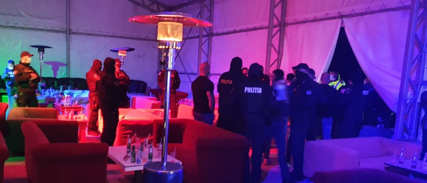 VIDEO. Forţele de ordine au descins noaptea trecută într-un club din Corabia. 170 de tineri petreceau în vreme de pandemie VIDEO. Forţele de ordine au descins noaptea trecută într-un club din Corabia. 170 de tineri petreceau în vreme de pandemie