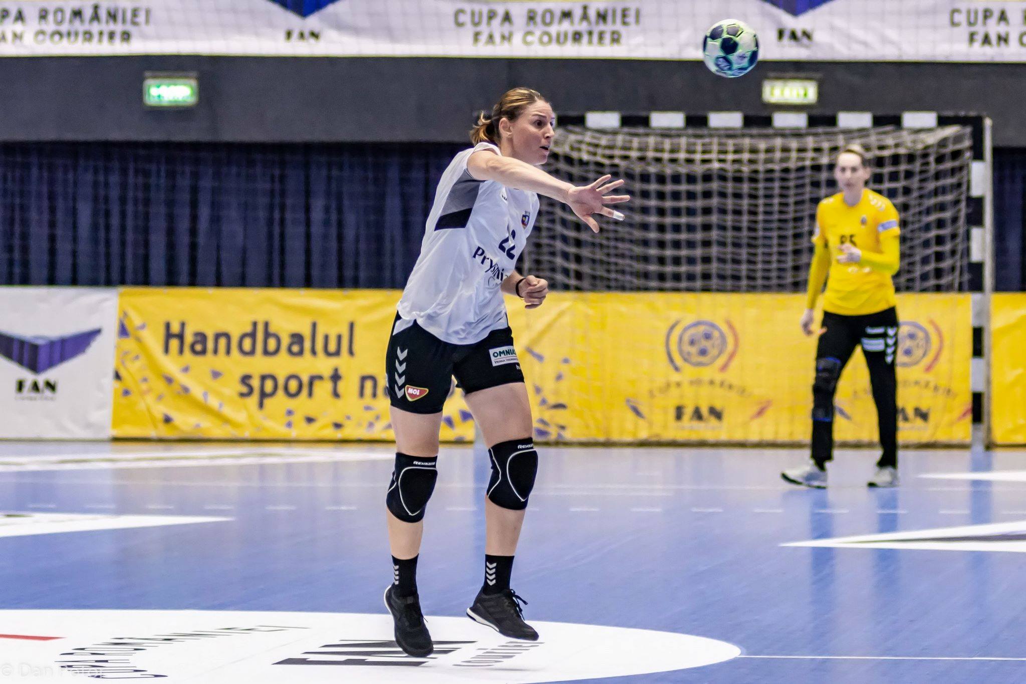CSM Slatina obţine un punct în duelul cu Rapid Bucureşti. Luciana Popescu, jucătoarea decisivă pentru slătinence CSM Slatina obţine un punct în duelul cu Rapid Bucureşti. Luciana Popescu, jucătoarea decisivă pentru slătinence