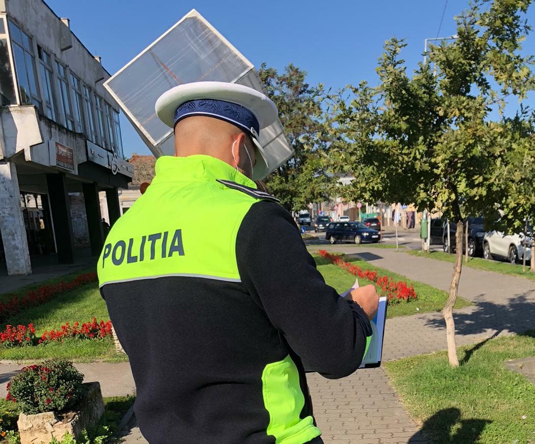 Poliţiştii au oprit 23 de nunţi, petreceri şi botezuri, inclusiv un parastas. Au curs amenzile în toată ţara Poliţiştii au oprit 23 de nunţi, petreceri şi botezuri, inclusiv un parastas. Au curs amenzile în toată ţara