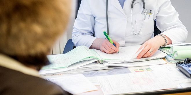 Medic de familie, din Potcoava, decedat din cauza COVID-19. Cel de-al doilea medic de familie din oraş se află în spital tot din cauza SARS-COV-2 Medic de familie, din Potcoava, decedat din cauza COVID-19. Cel de-al doilea medic de familie din oraş se află în spital tot din cauza SARS-COV-2