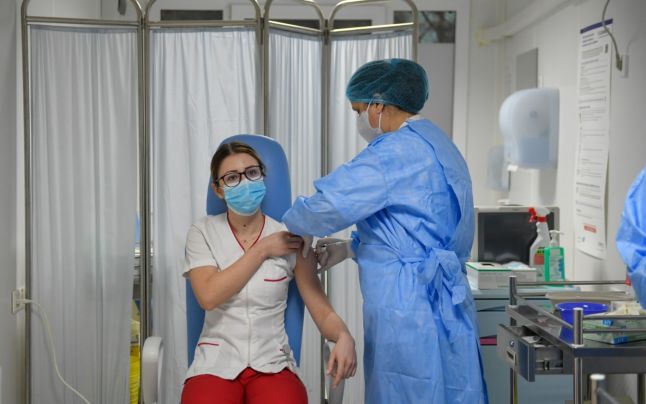 Cei care se vaccinează împotriva COVID-19 primesc adeverinţă medicală. Cum arată documentul Cei care se vaccinează împotriva COVID-19 primesc adeverinţă medicală. Cum arată documentul