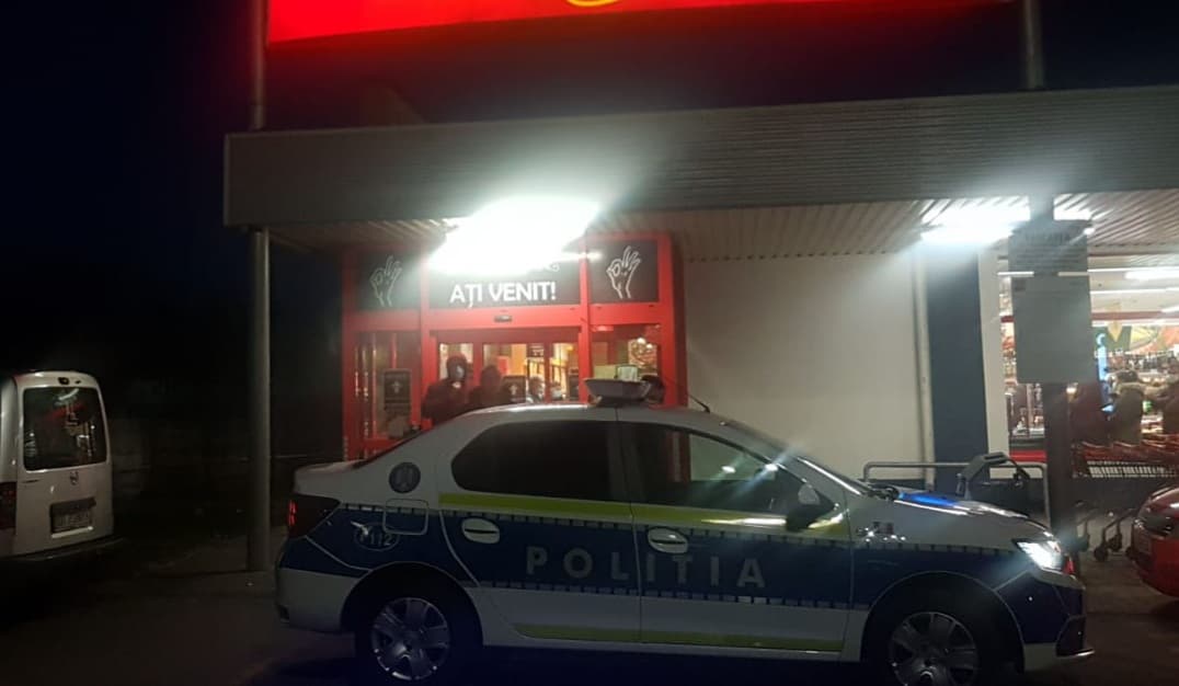 FOTO. Controale, în această seară, în centrele comerciale. IPJ Olt anunţă că nu vor fi tolerate abaterile de la lege FOTO. Controale, în această seară, în centrele comerciale. IPJ Olt anunţă că nu vor fi tolerate abaterile de la lege