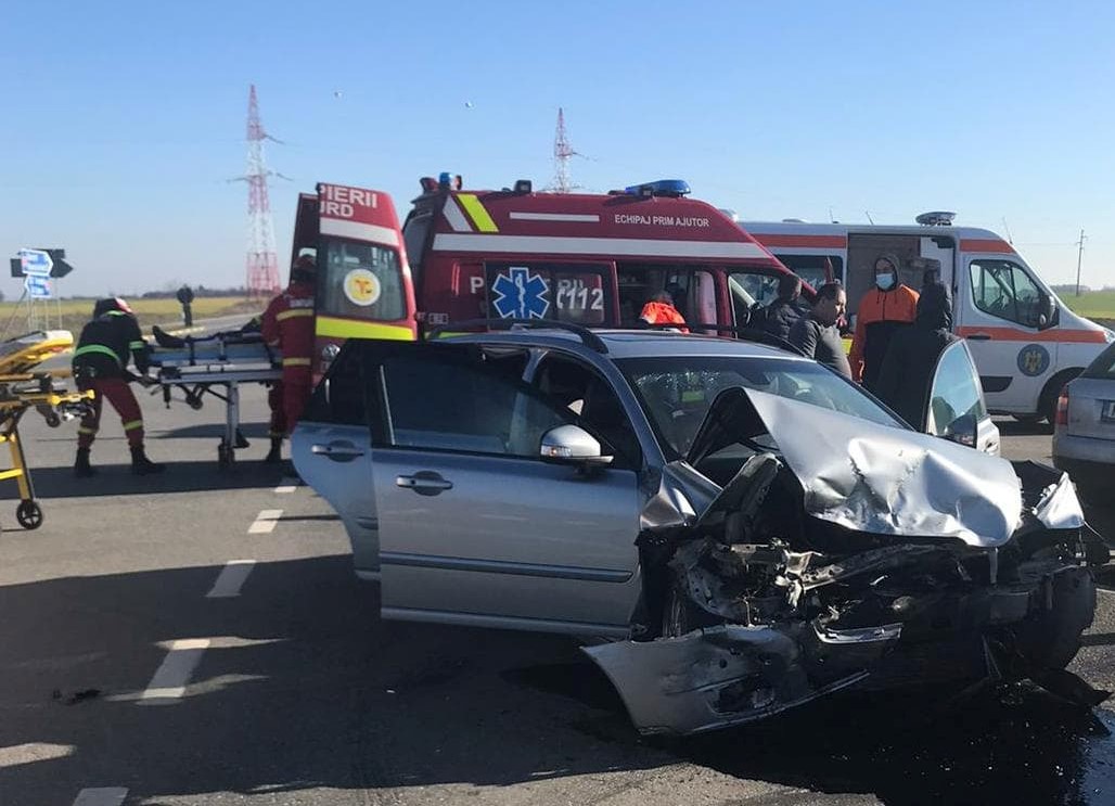 Accident pe centura Caracal. Cinci persoane rănite au fost transportate la spital Accident pe centura Caracal. Cinci persoane rănite au fost transportate la spital