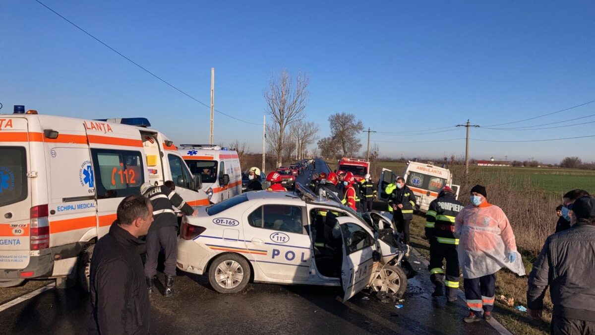 Poliţistul rănit grav în accidentul de la Şopârliţa a fost transferat la un spital din Capitală Poliţistul rănit grav în accidentul de la Şopârliţa a fost transferat la un spital din Capitală