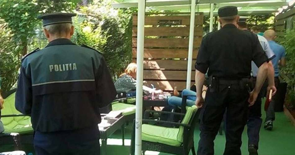 Slatina: Poliţiştii au oprit o petrecere cu 50 de persoane organizată la un restaurant din oraş Slatina: Poliţiştii au oprit o petrecere cu 50 de persoane organizată la un restaurant din oraş