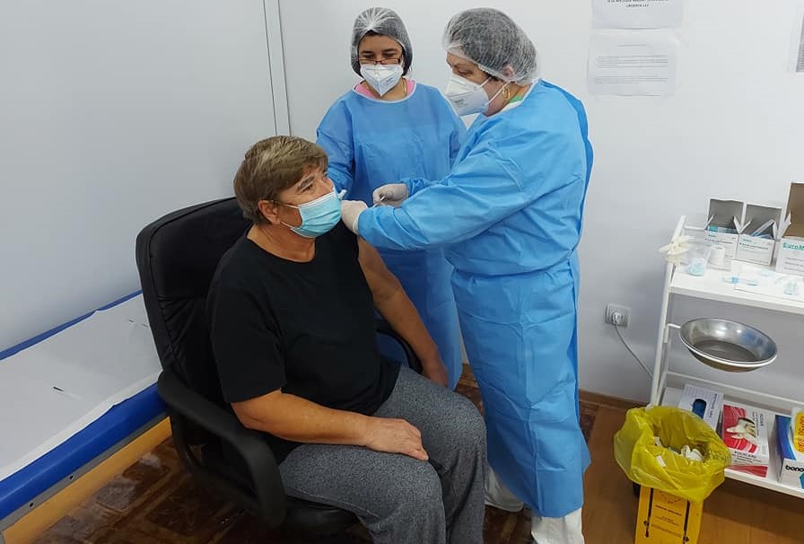 12.361 de persoane vaccinate în Olt. S-au înregistrat 12 reacţii adverse, una semnalată în ultimele 24 de ore 12.361 de persoane vaccinate în Olt. S-au înregistrat 12 reacţii adverse, una semnalată în ultimele 24 de ore