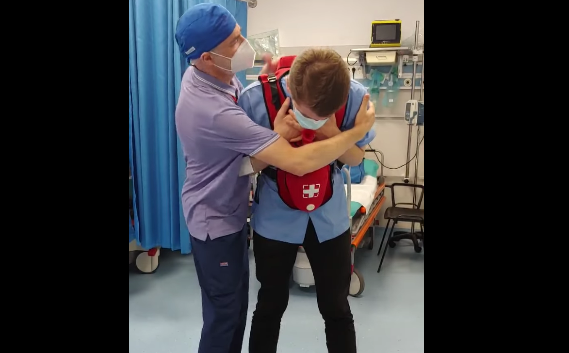 VIDEO. Medicul pediatru, Mihai Craiu, a realizat un clip util pentru părinţi, după ce un copil de 5 ani a murit înecat cu o jucărie