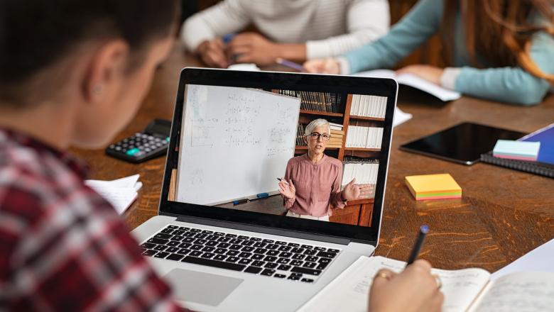 Categoriile de elevi şi profesori care vor continua online, chiar dacă şcolile se vor redeschide pe 8 februarie Categoriile de elevi şi profesori care vor continua online, chiar dacă şcolile se vor redeschide pe 8 februarie