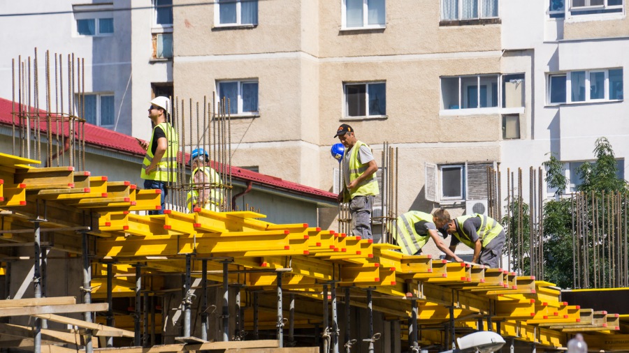 Slatina: Muncitori la negru la o firmă de construcţii şi o alta de fabricare a tâmplăriei PVC Slatina: Muncitori la negru la o firmă de construcţii şi o alta de fabricare a tâmplăriei PVC