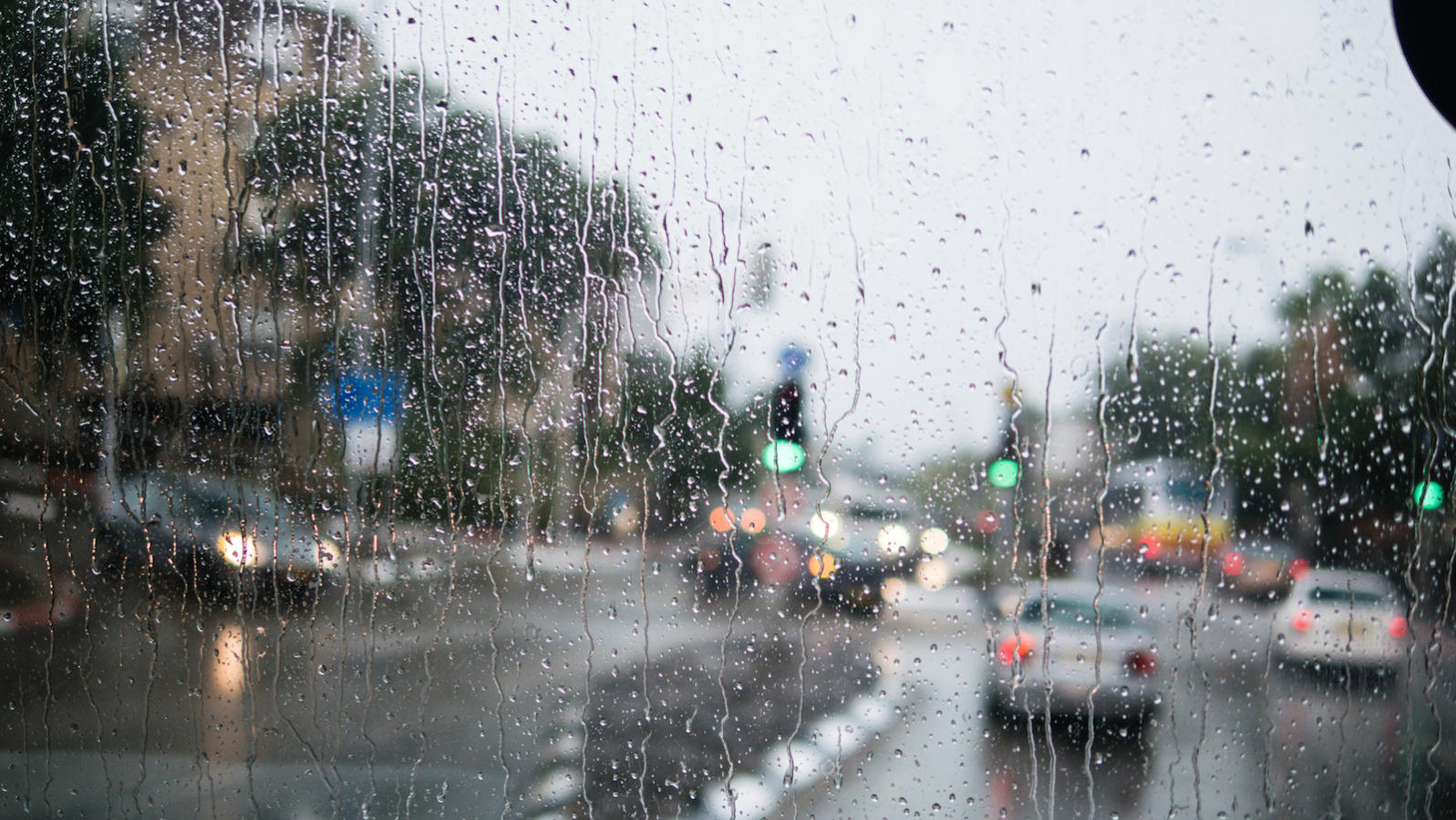 Se schimbă vremea. Temperaturi scăzute şi precipitaţii mixte în Oltenia şi Muntenia Se schimbă vremea. Temperaturi scăzute şi precipitaţii mixte în Oltenia şi Muntenia
