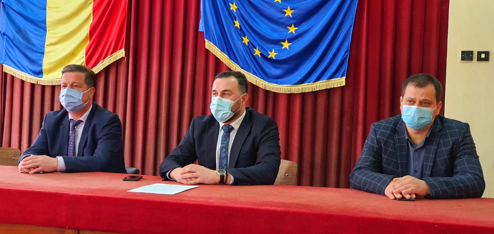 FOTO. 24 de poliţişti din cadrul IPJ Olt au fost avansaţi în grad FOTO. 24 de poliţişti din cadrul IPJ Olt au fost avansaţi în grad