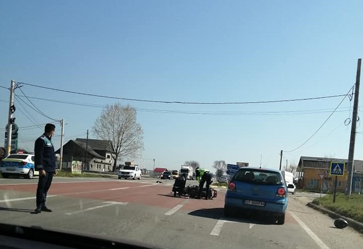 FOTO. Motociclist, în vârstă de 71 de ani, lovit de un autoturism la Bobiceşti. Bărbatul a fost transportat la UPU Slatina FOTO. Motociclist, în vârstă de 71 de ani, lovit de un autoturism la Bobiceşti. Bărbatul a fost transportat la UPU Slatina