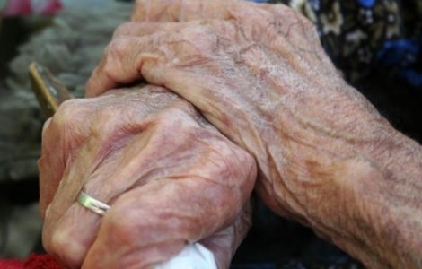 Bătrânii nevoiaşi vor primi lunar 180 de lei pentru mâncare Bătrânii nevoiaşi vor primi lunar 180 de lei pentru mâncare