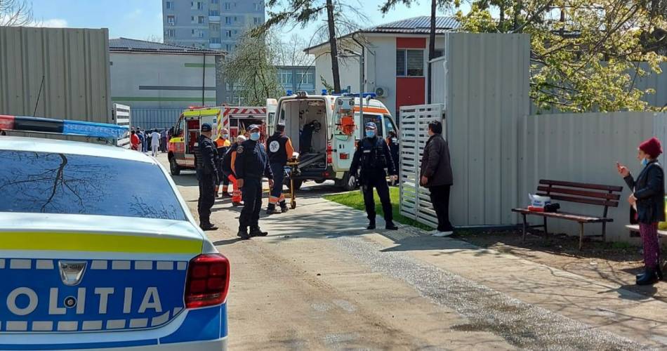 VIDEO. Planul Roşu activat la Secţia de Psihiatrie a SJU Slatina. 6 persoane intoxicate cu fum, trasportate la UPU VIDEO. Planul Roşu activat la Secţia de Psihiatrie a SJU Slatina. 6 persoane intoxicate cu fum, trasportate la UPU