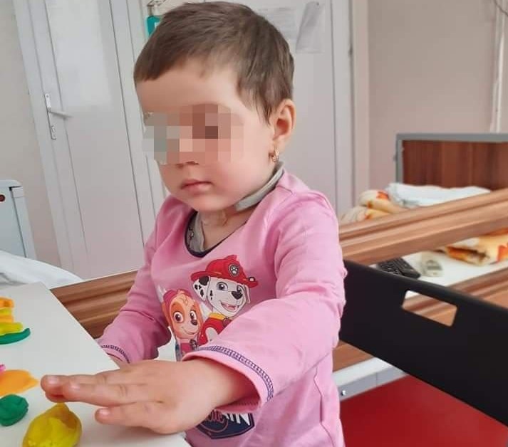 O familie din Olt este greu încercată. Fetiţa de doar 4 ani este chinuită de o tumoră cerebrală, iar bunicul micuţei a fost diagnosticat cu cancer pulmonar O familie din Olt este greu încercată. Fetiţa de doar 4 ani este chinuită de o tumoră cerebrală, iar bunicul micuţei a fost diagnosticat cu cancer pulmonar