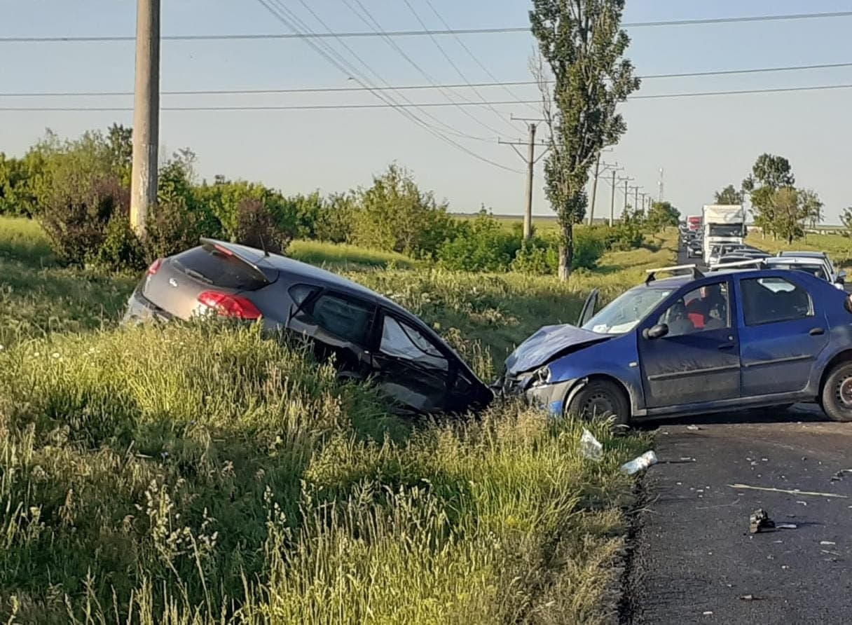 FOTO/VIDEO. Cinci persoane transportate la UPU Slatina, în urma unui accident petrecut la ieşirea din Slatina