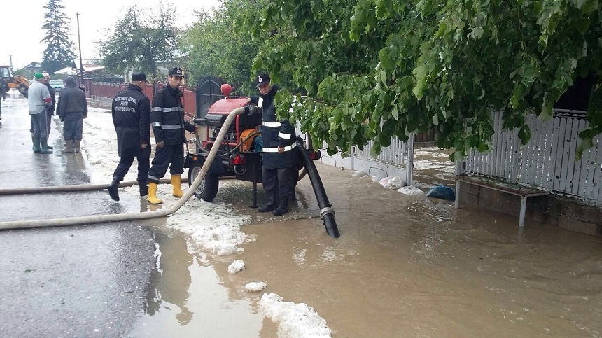 Alertă inundaţii. Oltul, sub cod galben de viituri Alertă inundaţii. Oltul, sub cod galben de viituri