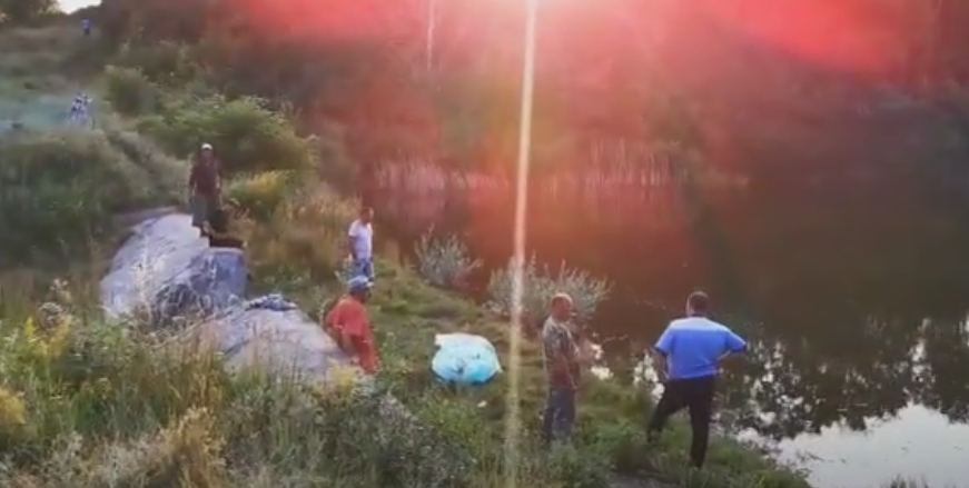 VIDEO. Tânăr, de doar 21 de ani, înecat într-un lac din Vitomireşti. Trupul a fost scos la mal de scafandri VIDEO. Tânăr, de doar 21 de ani, înecat într-un lac din Vitomireşti. Trupul a fost scos la mal de scafandri