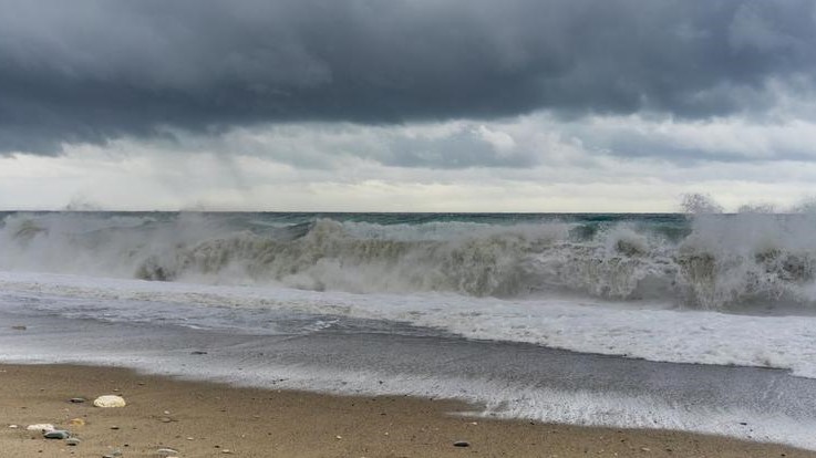 Cod Portocaliu de ploi în 7 judeţe, inclusiv pe litoral. Cantităţile de apă vor fi de peste 60 – 80 l/mp Cod Portocaliu de ploi în 7 judeţe, inclusiv pe litoral. Cantităţile de apă vor fi de peste 60 – 80 l/mp