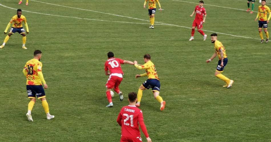 CSM Slatina ia startul Ligii a III-a, în deplasare, cu Flacăra Horezu. Vediţa Coloneşti şi Petrolul Potcoava debutează acasă CSM Slatina ia startul Ligii a III-a, în deplasare, cu Flacăra Horezu. Vediţa Coloneşti şi Petrolul Potcoava debutează acasă