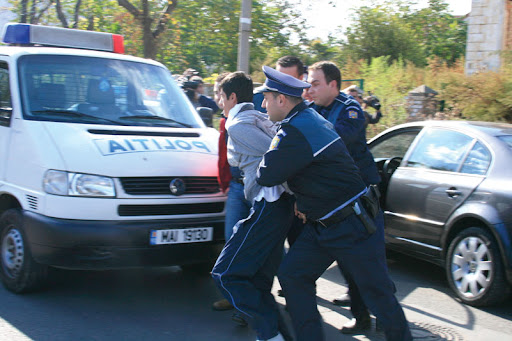 Tâlhării pe raza localităţii Piatra-Olt. Infractorii, prinşi cu ajutorul unui jandarm aflat în timpul liber Tâlhării pe raza localităţii Piatra-Olt. Infractorii, prinşi cu ajutorul unui jandarm aflat în timpul liber