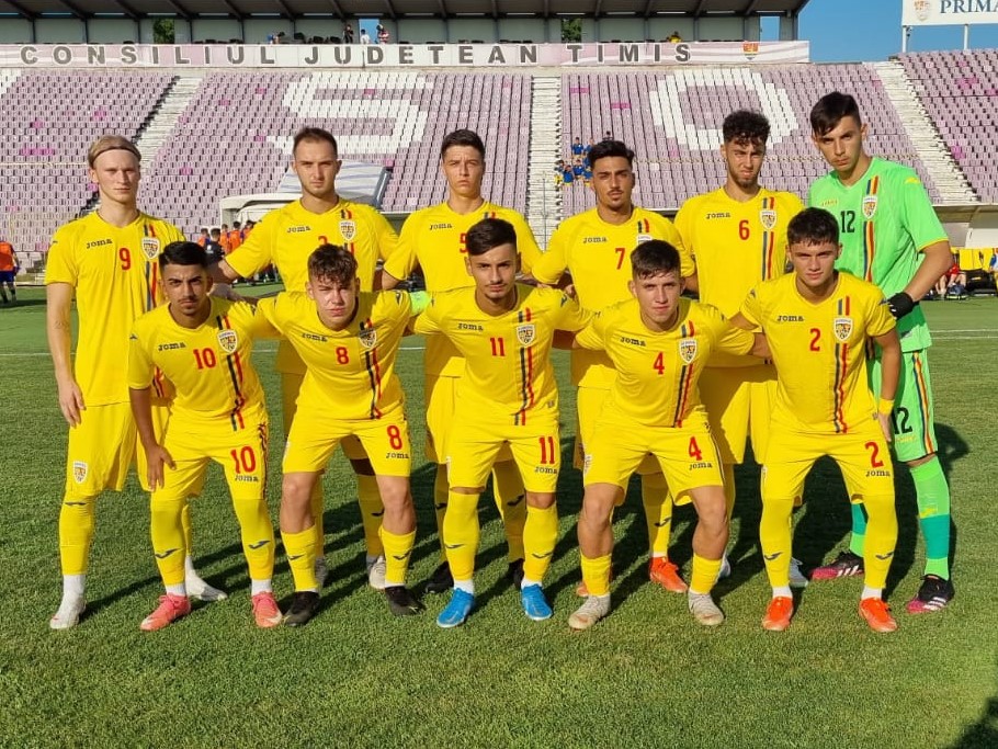 Selecţionata tricoloră Under 18, stagiu de pregătire la Slatina. Meci amical în compania grupării CSM Slatina Selecţionata tricoloră Under 18, stagiu de pregătire la Slatina. Meci amical în compania grupării CSM Slatina