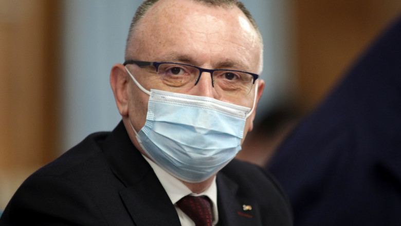 Sorin Cîmpeanu, despre ce se întâmplă la apariţia primului caz de COVID-19 într-o clasă Sorin Cîmpeanu, despre ce se întâmplă la apariţia primului caz de COVID-19 într-o clasă