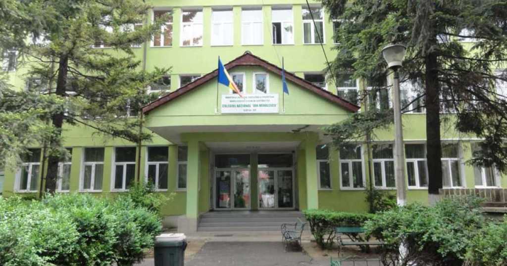 Patru clase de la Colegiul „ Ion Minulescu”, din Slatina, suspendate după apariţia unor cazuri Covid-19 Patru clase de la Colegiul „ Ion Minulescu”, din Slatina, suspendate după apariţia unor cazuri Covid-19
