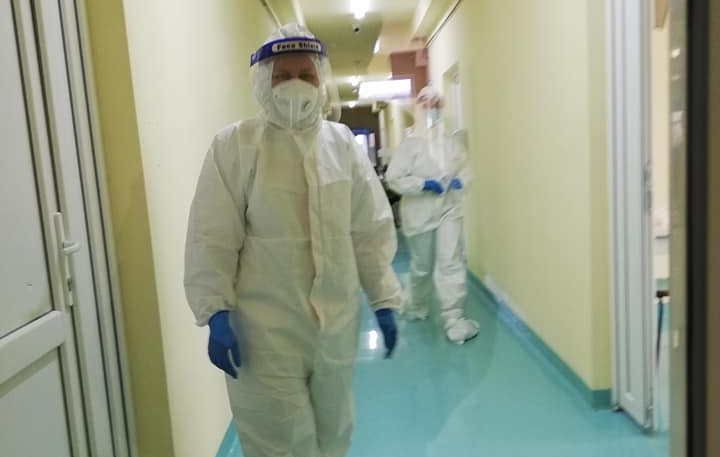 173 de cazuri Covid-19 şi cinci decese, în Olt. Peste 18.000 de cazuri şi 574 de decese, în ţară