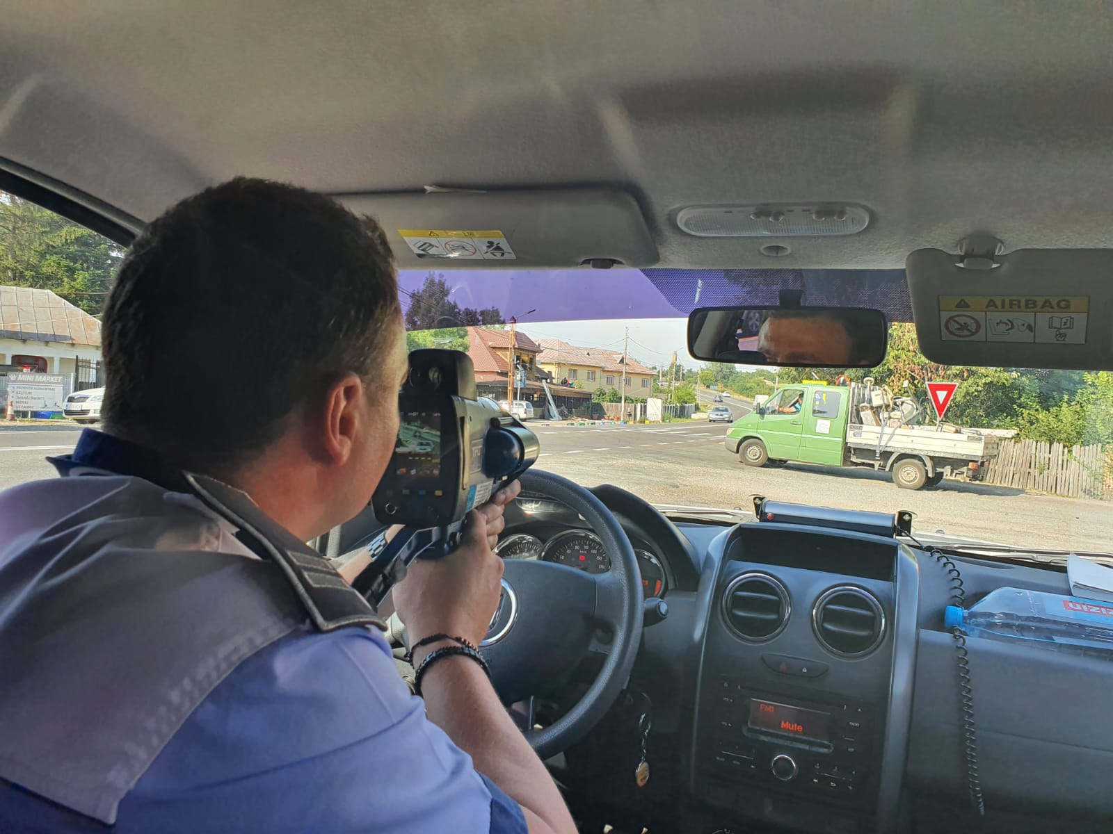 Peste 100 de permise reţinute pe drumurile din Olt, în weekend. Tânăr, surprins de radar cu 227km/h, în afara localităţii Fărcaşele Peste 100 de permise reţinute pe drumurile din Olt, în weekend. Tânăr, surprins de radar cu 227km/h, în afara localităţii Fărcaşele