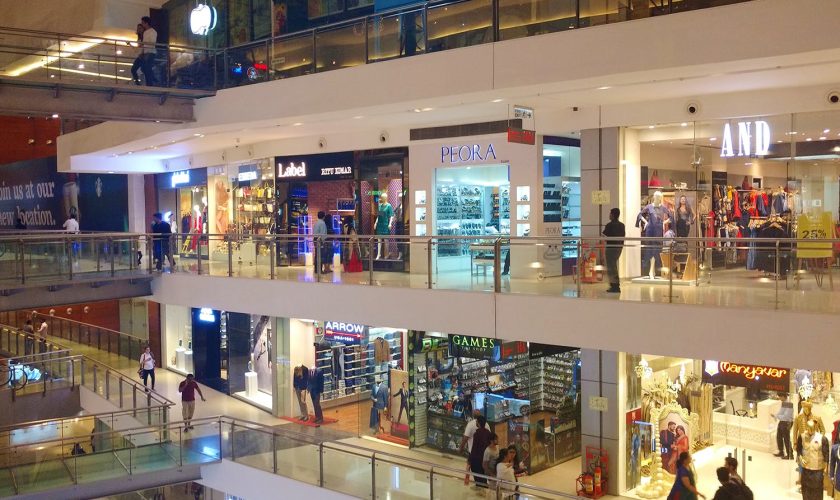 Doar vaccinații și cei trecuți prin boală vor putea intra în mall-uri, de luni Doar vaccinații și cei trecuți prin boală vor putea intra în mall-uri, de luni