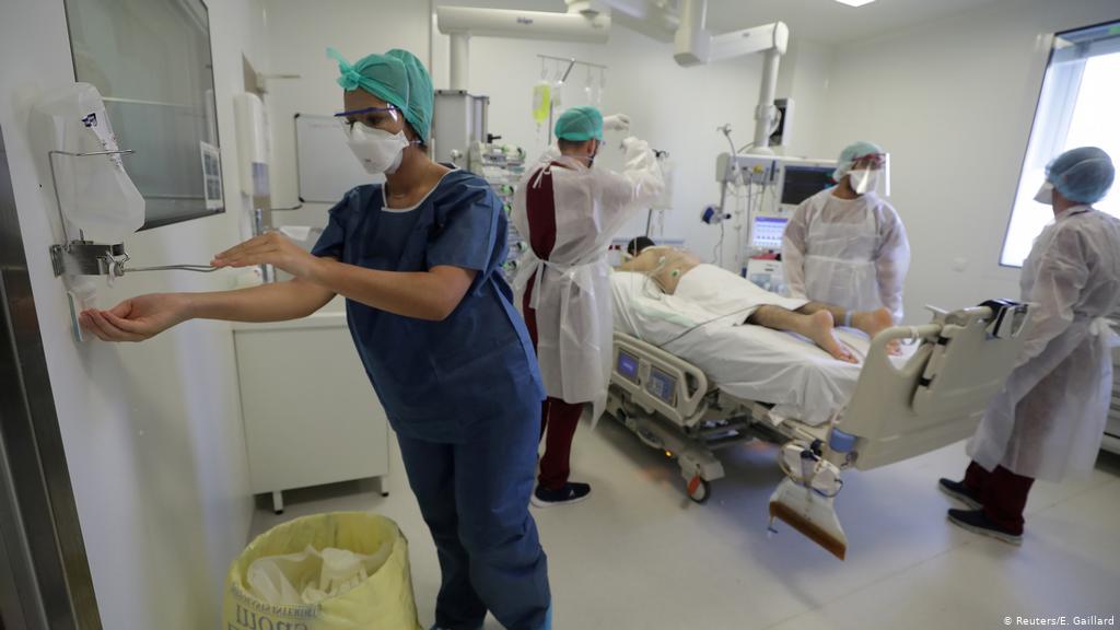 O întreagă familie răpusă de Covid-19. Mama, tatăl şi fiul, toţi nevaccinaţi, au decedat în aceeaşi zi O întreagă familie răpusă de Covid-19. Mama, tatăl şi fiul, toţi nevaccinaţi, au decedat în aceeaşi zi