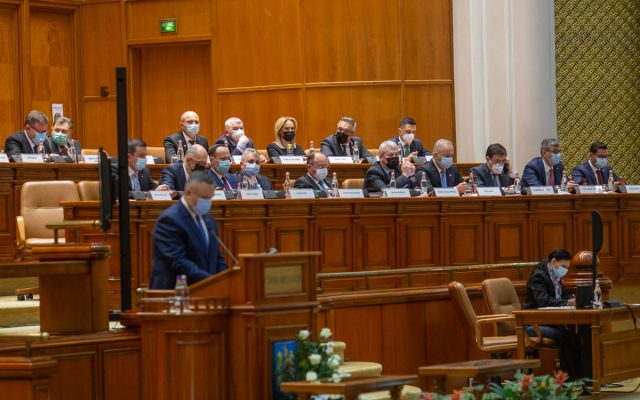 Guvernul Ciucă a trecut de votul din Parlament. Jurământul de credinţă în faţa lui Iohannis, depus tot astăzi Guvernul Ciucă a trecut de votul din Parlament. Jurământul de credinţă în faţa lui Iohannis, depus tot astăzi