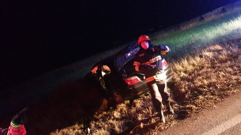 FOTO/VIDEO. Accident rutier pe DN 65, la Jitaru. Cinci persoane transportate la spital. Traficul rutier este blocat FOTO/VIDEO. Accident rutier pe DN 65, la Jitaru. Cinci persoane transportate la spital. Traficul rutier este blocat
