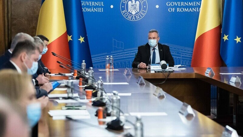 Premierul a convocat o sedinţă de urgenţă, la ora 11.00, cu responsabilii gestionării pandemiei, în urma apariţiei tulpinii Omicron Premierul a convocat o sedinţă de urgenţă, la ora 11.00, cu responsabilii gestionării pandemiei, în urma apariţiei tulpinii Omicron