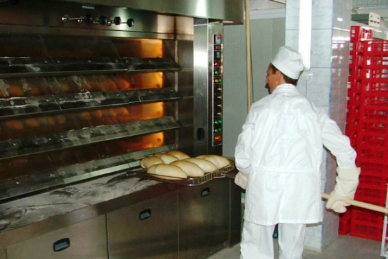 Fabrică de pâine, din Scorniceşti, depistată cu persoane care munceau la negru