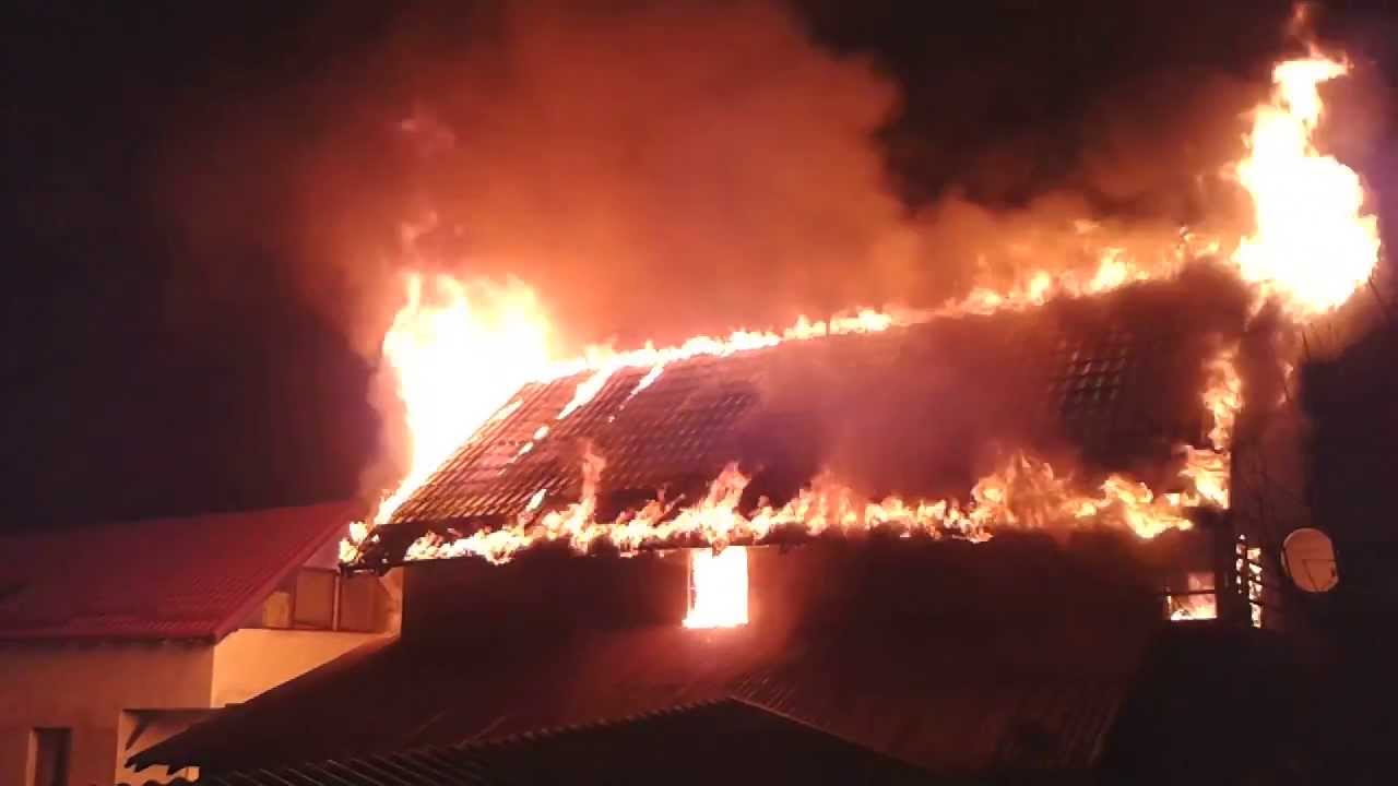VIDEO. O femeie din Olt a murit, noaptea trecută, într-un incendiu care i-a cuprins casa VIDEO. O femeie din Olt a murit, noaptea trecută, într-un incendiu care i-a cuprins casa